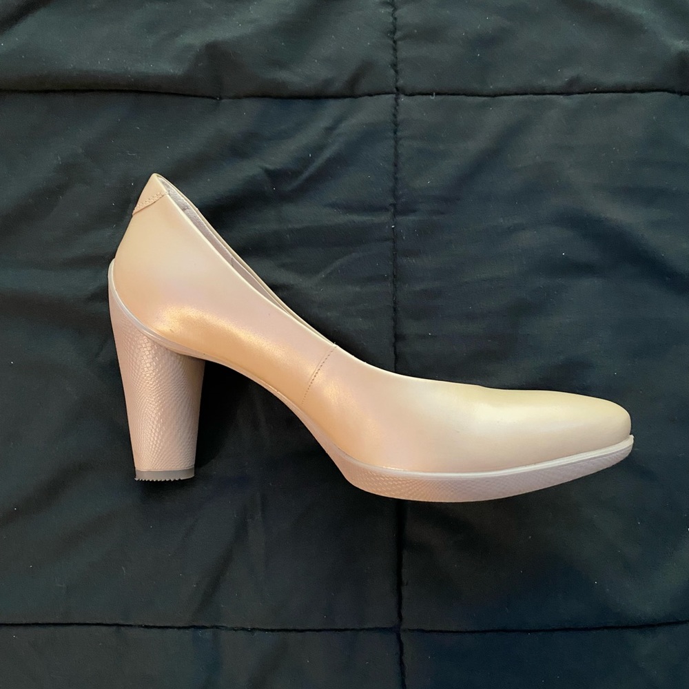 NEW ECCO SCULPTURED 75